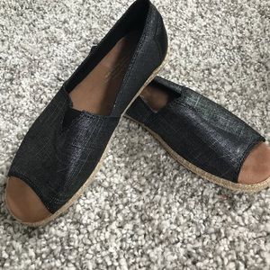 TOMS peep toe flats NWOT